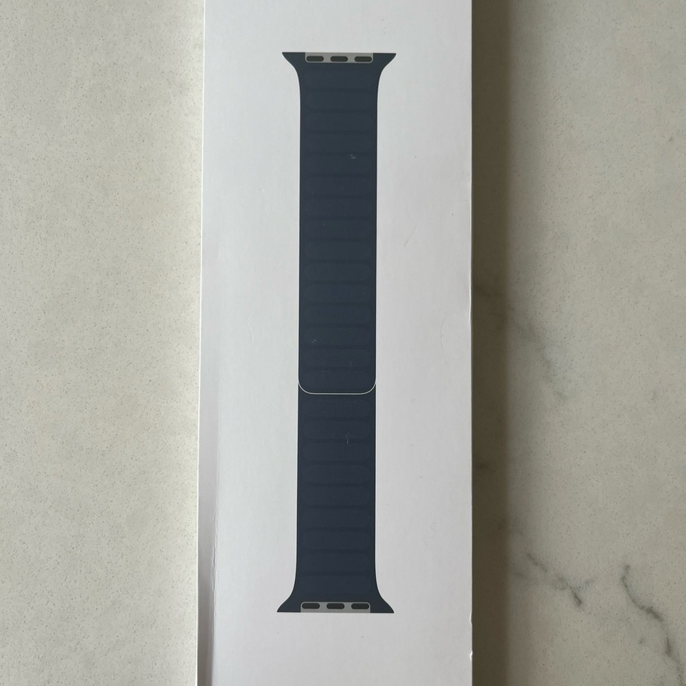 NEW 45mm Magnetic Apple Watch Link Size M/L